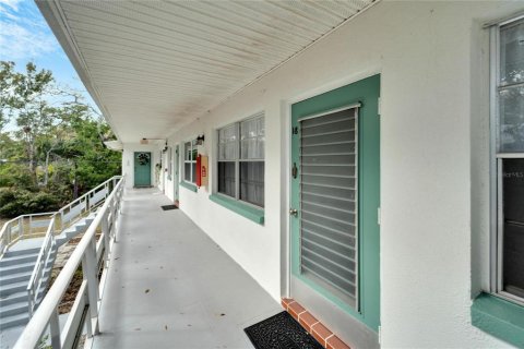 Condo in Saint Petersburg, Florida, 1 bedroom  № 1732711 - photo 1