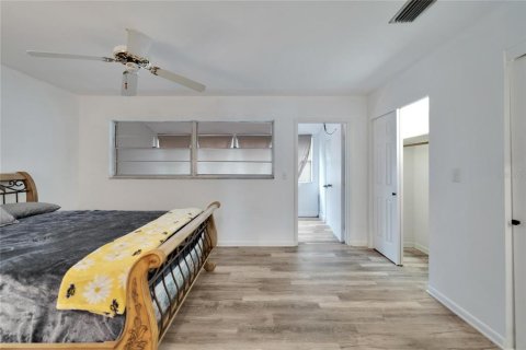 Condo in Saint Petersburg, Florida, 1 bedroom  № 1732711 - photo 2