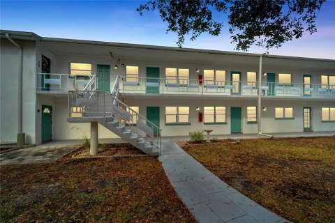 Condo in Saint Petersburg, Florida, 1 bedroom  № 1732711 - photo 10