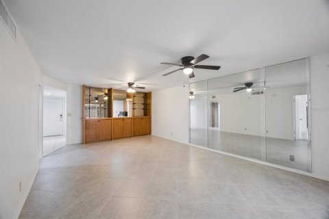 Condo in Clearwater, Florida, 2 bedrooms  № 1876605 - photo 12