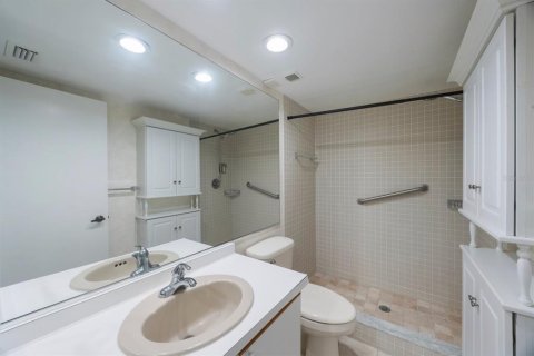 Condo in Clearwater, Florida, 2 bedrooms  № 1876605 - photo 16