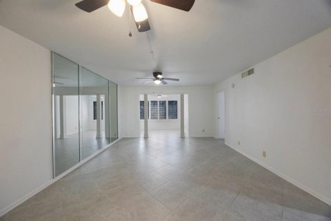 Condo in Clearwater, Florida, 2 bedrooms  № 1876605 - photo 10