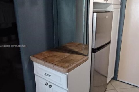 Condominio en venta en Sunny Isles Beach, Florida, 1 dormitorio, 33.44 m2 № 2034281 - foto 13