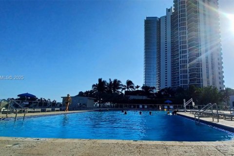 Condominio en venta en Sunny Isles Beach, Florida, 1 dormitorio, 33.44 m2 № 2034281 - foto 3