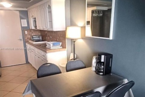 Condominio en venta en Sunny Isles Beach, Florida, 1 dormitorio, 33.44 m2 № 2034281 - foto 11