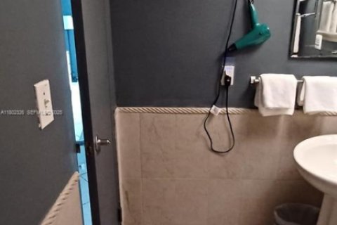 Condominio en venta en Sunny Isles Beach, Florida, 1 dormitorio, 33.44 m2 № 2034281 - foto 17