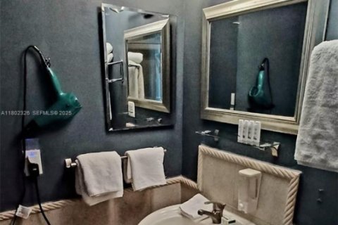 Condominio en venta en Sunny Isles Beach, Florida, 1 dormitorio, 33.44 m2 № 2034281 - foto 15