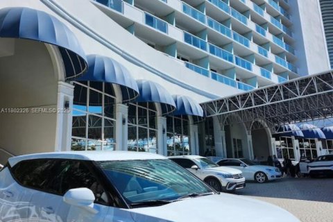 Condominio en venta en Sunny Isles Beach, Florida, 1 dormitorio, 33.44 m2 № 2034281 - foto 5