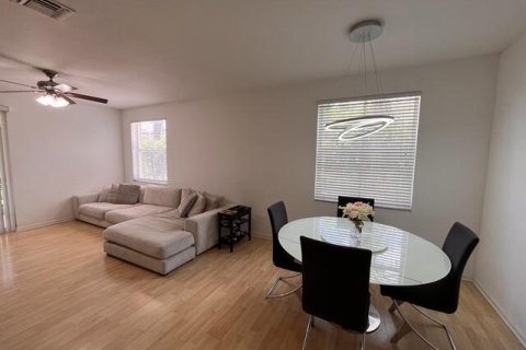 House in Weston, Florida 4 bedrooms, 216.09 sq.m. № 2180749 - photo 12
