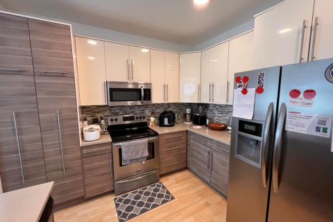 House in Weston, Florida 4 bedrooms, 216.09 sq.m. № 2180749 - photo 7
