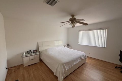House in Weston, Florida 4 bedrooms, 216.09 sq.m. № 2180749 - photo 22