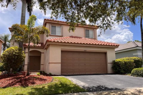 House in Weston, Florida 4 bedrooms, 216.09 sq.m. № 2180749