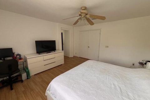 House in Weston, Florida 4 bedrooms, 216.09 sq.m. № 2180749 - photo 21