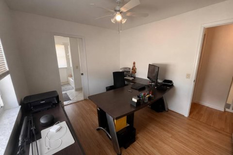 House in Weston, Florida 4 bedrooms, 216.09 sq.m. № 2180749 - photo 29