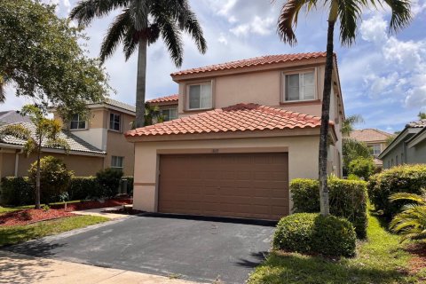 House in Weston, Florida 4 bedrooms, 216.09 sq.m. № 2180749 - photo 2