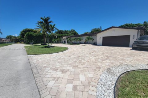 House in Palmetto Bay, Florida 4 bedrooms, 178.93 sq.m. № 1846163 - photo 2