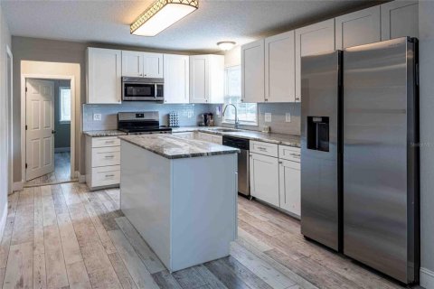 House in Dade City, Florida 3 bedrooms, 152.92 sq.m. № 2227608 - photo 10