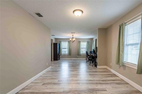 House in Dade City, Florida 3 bedrooms, 152.92 sq.m. № 2227608 - photo 4