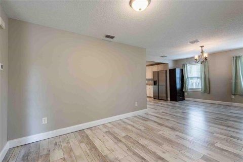 House in Dade City, Florida 3 bedrooms, 152.92 sq.m. № 2227608 - photo 8