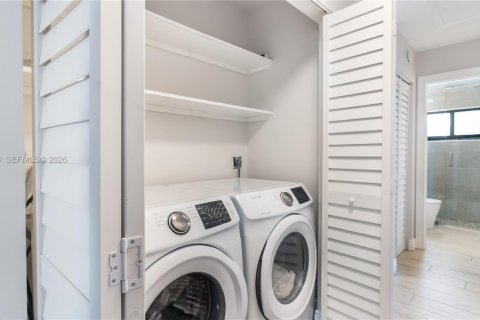 House in Sunrise, Florida 3 bedrooms, 160.81 sq.m. № 2033165 - photo 26