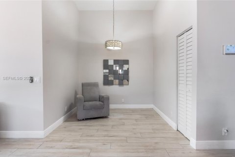 House in Sunrise, Florida 3 bedrooms, 160.81 sq.m. № 2033165 - photo 29