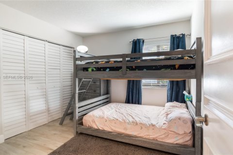 House in Sunrise, Florida 3 bedrooms, 160.81 sq.m. № 2033165 - photo 27