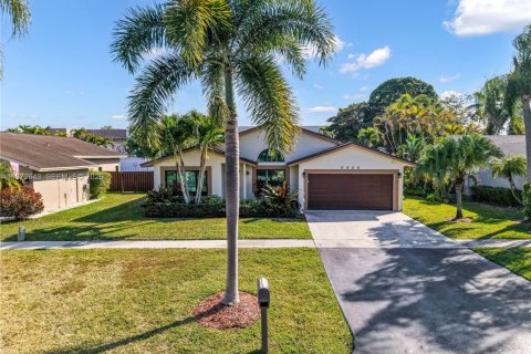 House in Sunrise, Florida 3 bedrooms, 160.81 sq.m. № 2033165 - photo 2