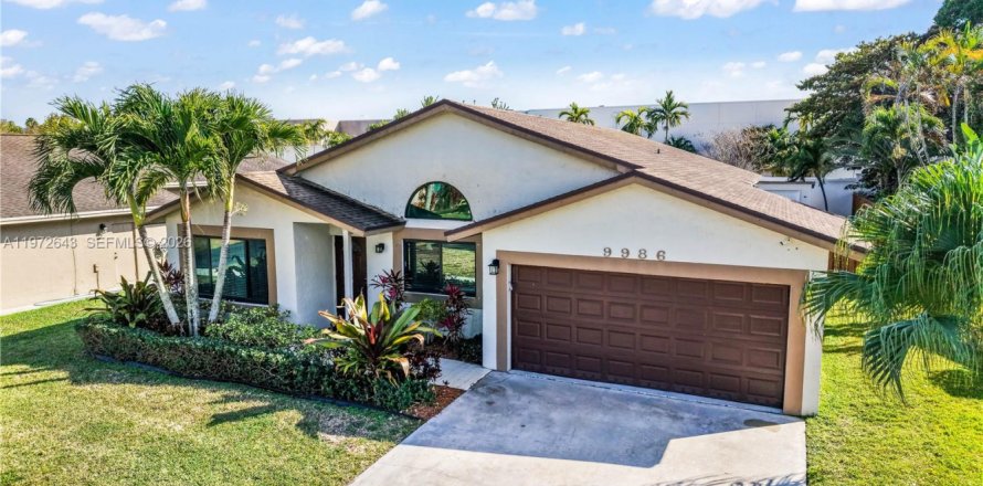 House in Sunrise, Florida 3 bedrooms, 160.81 sq.m. № 2033165