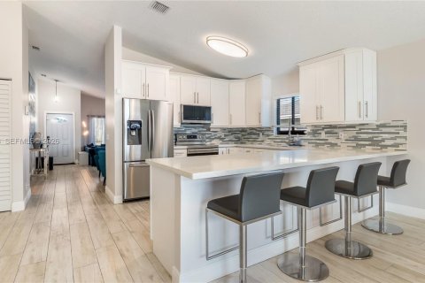 House in Sunrise, Florida 3 bedrooms, 160.81 sq.m. № 2033165 - photo 7