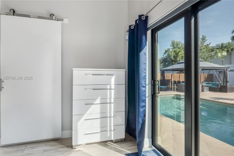 House in Sunrise, Florida 3 bedrooms, 160.81 sq.m. № 2033165 - photo 16