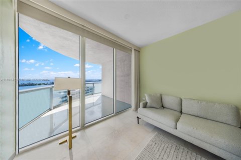 Condominio en venta en Miami, Florida, 1 dormitorio, 76.92 m2 № 1794550 - foto 12