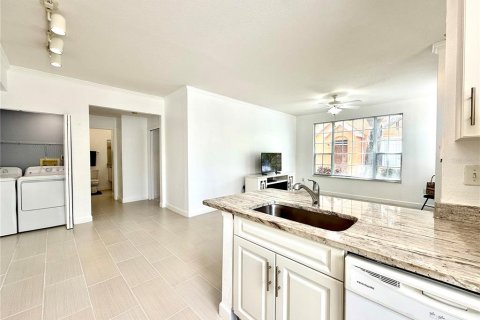 Condo in Tampa, Florida, 1 bedroom  № 1648847 - photo 15