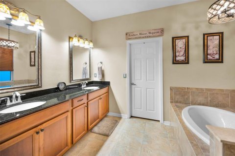Casa en venta en New Port Richey, Florida, 4 dormitorios, 251.67 m2 № 1844818 - foto 16