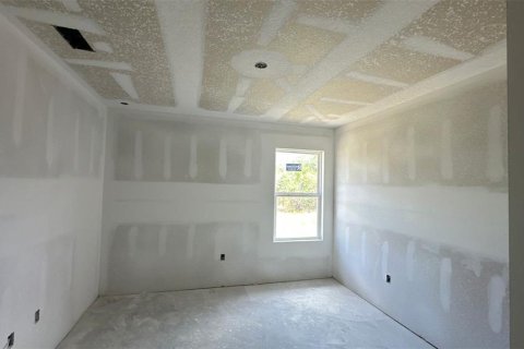 Commercial property in Port Charlotte, Florida 6 bedrooms, 215.9 sq.m. № 2233041 - photo 15