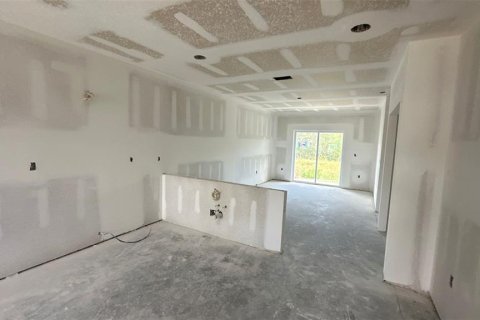 Commercial property in Port Charlotte, Florida 6 bedrooms, 215.9 sq.m. № 2233041 - photo 11