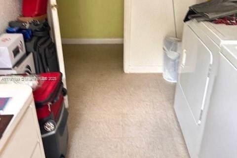 House in South Miami, Florida 3 bedrooms, 103.86 sq.m. № 1700417 - photo 2