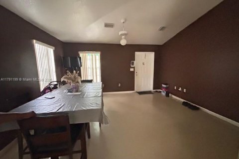 House in South Miami, Florida 3 bedrooms, 103.86 sq.m. № 1700417 - photo 6