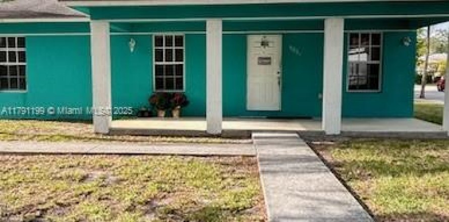 House in South Miami, Florida 3 bedrooms, 103.86 sq.m. № 1700417