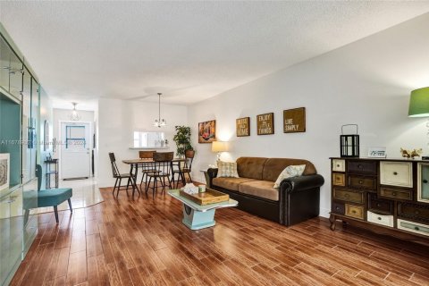 Condo in Lauderdale Lakes, Florida, 2 bedrooms  № 1753984 - photo 4