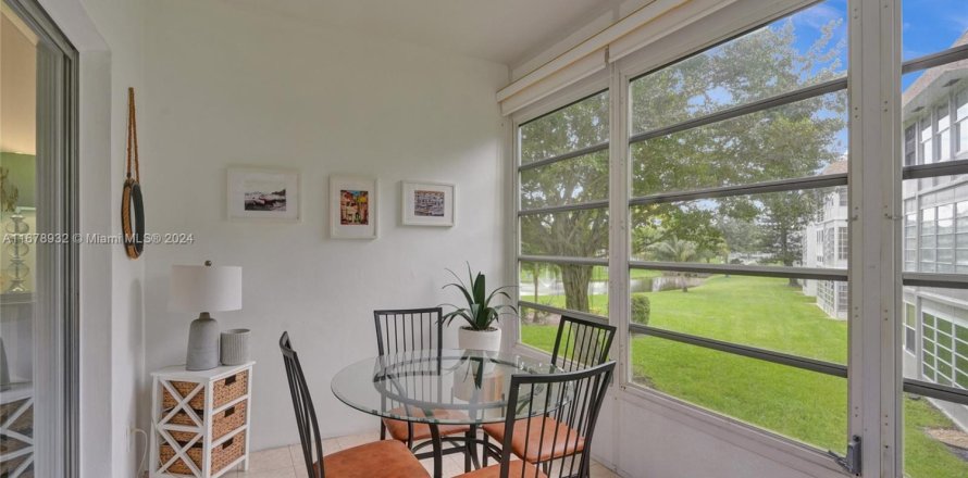Condo in Lauderdale Lakes, Florida, 2 bedrooms № 1753984