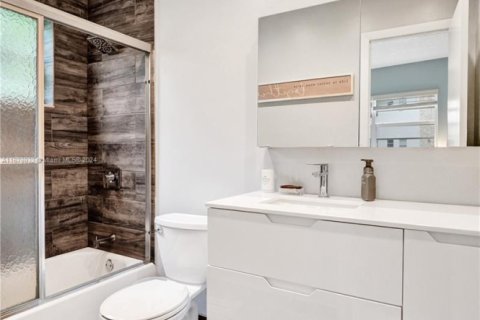 Condo in Lauderdale Lakes, Florida, 2 bedrooms  № 1753984 - photo 5
