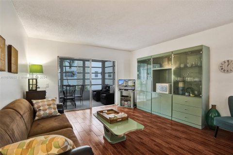 Condo in Lauderdale Lakes, Florida, 2 bedrooms  № 1753984 - photo 14