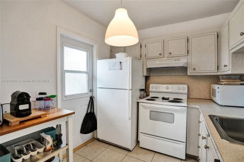Condo in Lauderdale Lakes, Florida, 2 bedrooms  № 1753984 - photo 8