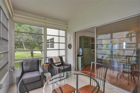 Condo in Lauderdale Lakes, Florida, 2 bedrooms  № 1753984 - photo 22