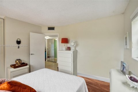 Condo in Lauderdale Lakes, Florida, 2 bedrooms  № 1753984 - photo 29
