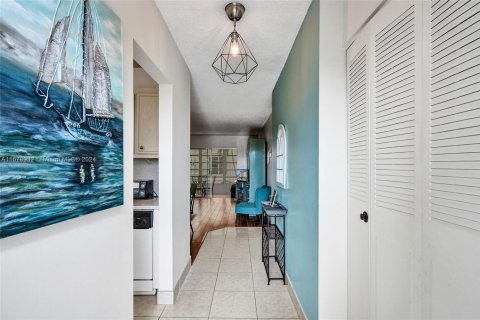 Condo in Lauderdale Lakes, Florida, 2 bedrooms  № 1753984 - photo 6