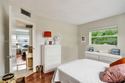 Condo in Lauderdale Lakes, Florida, 2 bedrooms  № 1753984 - photo 27