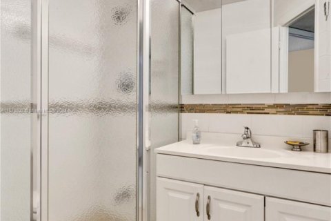 Condo in Lauderdale Lakes, Florida, 2 bedrooms  № 1753984 - photo 26