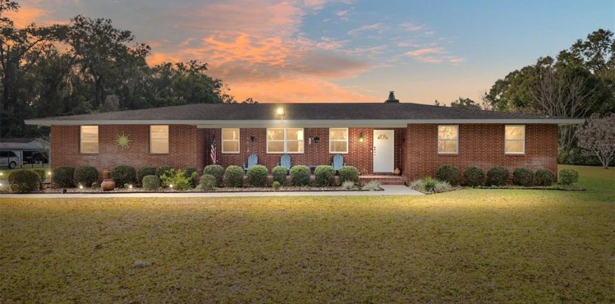 House in Anthony, Florida 3 bedrooms, 206.34 sq.m. № 1634463