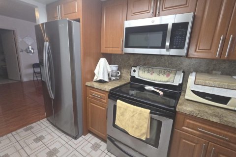 House in Lauderhill, Florida 3 bedrooms, 188.59 sq.m. № 2086499 - photo 2